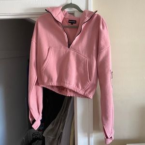 Cropped pink sweatshirt